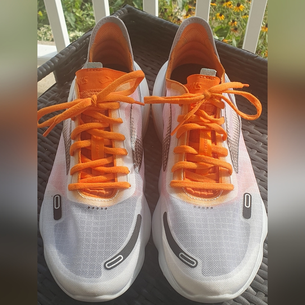 BROOKS AURORA NEUTRAL RUNNING SHOE